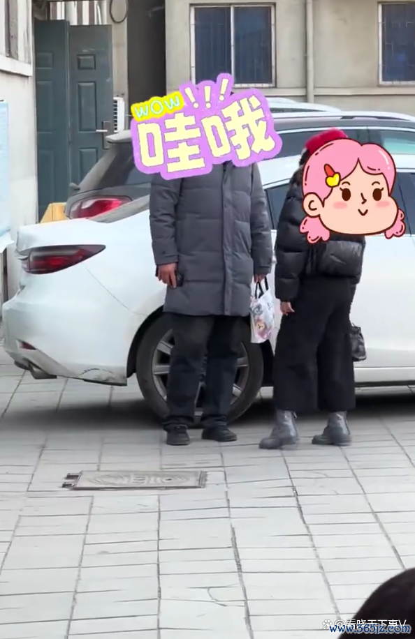 男人被当众狂扇耳光
