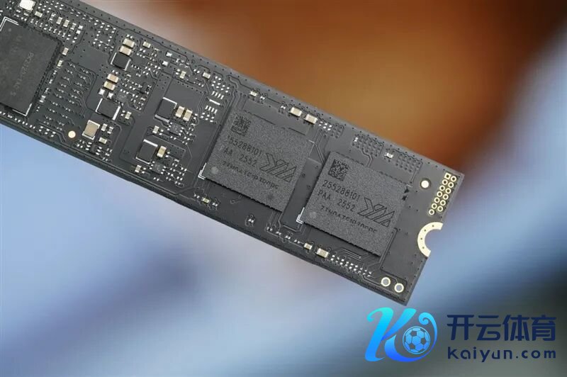 无缓PCIe5.0 SSD性能天花板！长江存储致态TiPlus9100 2TB评测：规定读取超12G/s，4K 失色旗舰